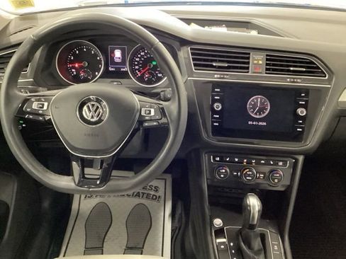 Used 2020 Volkswagen Tiguan SE w/ Panoramic Sunroof Package AWD/4WD image 6