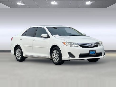 Used 2012 Toyota Camry LE image 6