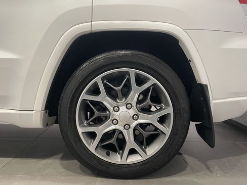 Used 2020 Jeep Grand Cherokee Overland AWD/4WD image 8
