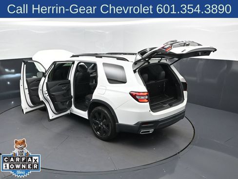 Used 2025 Honda Pilot Black Edition image 48