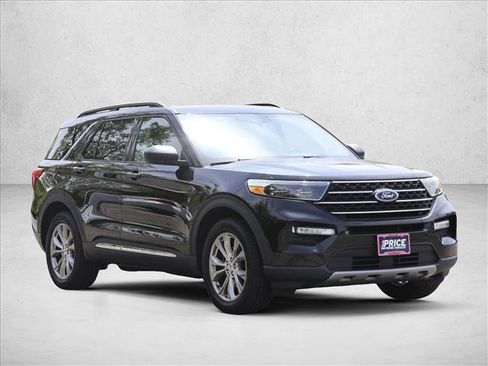 Used 2020 Ford Explorer XLT w/ Equipment Group 202A AWD/4WD image 3