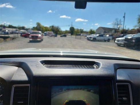 Used 2022 Nissan Frontier SV w/ Technology Package image 26