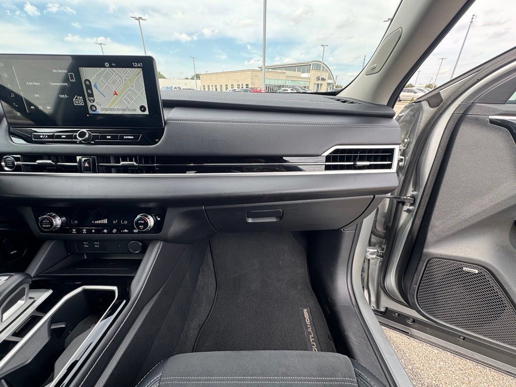 Used 2025 Mitsubishi Outlander SE AWD/4WD image 28
