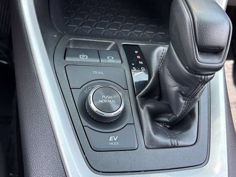 Used 2025 Toyota RAV4 LE AWD/4WD image 22