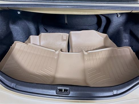 Used 2010 Toyota Camry LE image 25