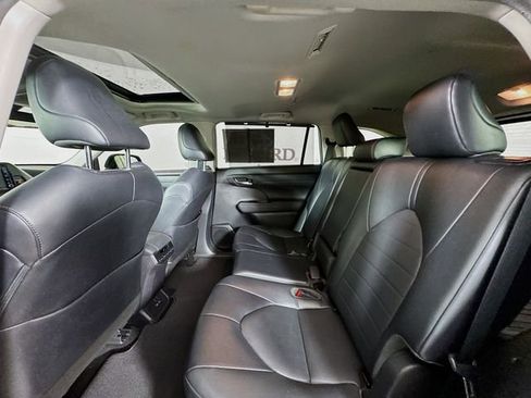 Used 2022 Toyota Highlander XLE image 28