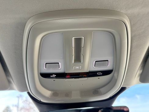 Used 2024 Volvo XC60 B5 Plus image 16