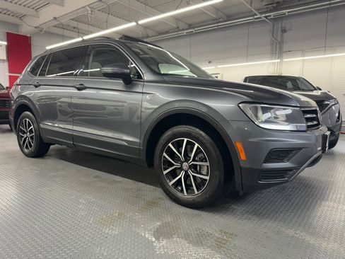 Used 2021 Volkswagen Tiguan SE w/ Panoramic Sunroof Package image 5