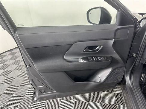 New 2025 Nissan Kicks SR image 17