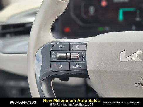 Used 2024 Kia EV9 Wind image 28