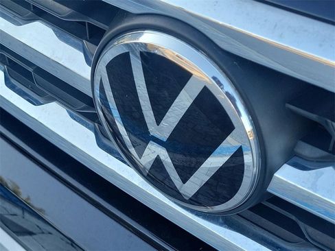 Used 2021 Volkswagen Atlas Cross Sport SE image 9