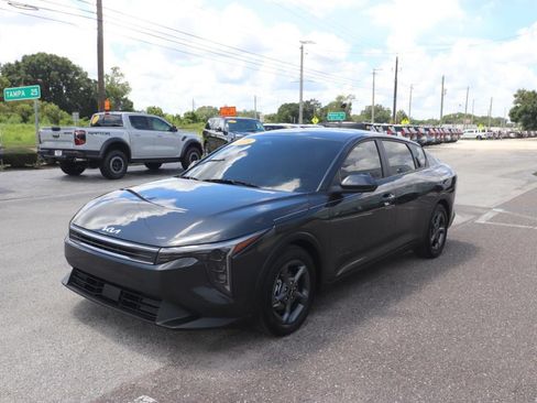 Used 2025 Kia K4 FWD image 3