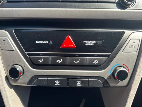 Used 2018 Hyundai Elantra SE FWD image 28
