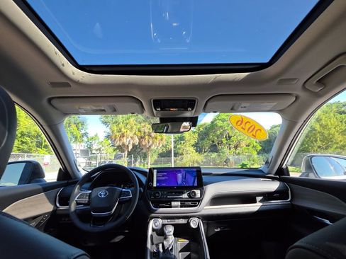 Used 2026 Toyota Grand Highlander AWD image 4