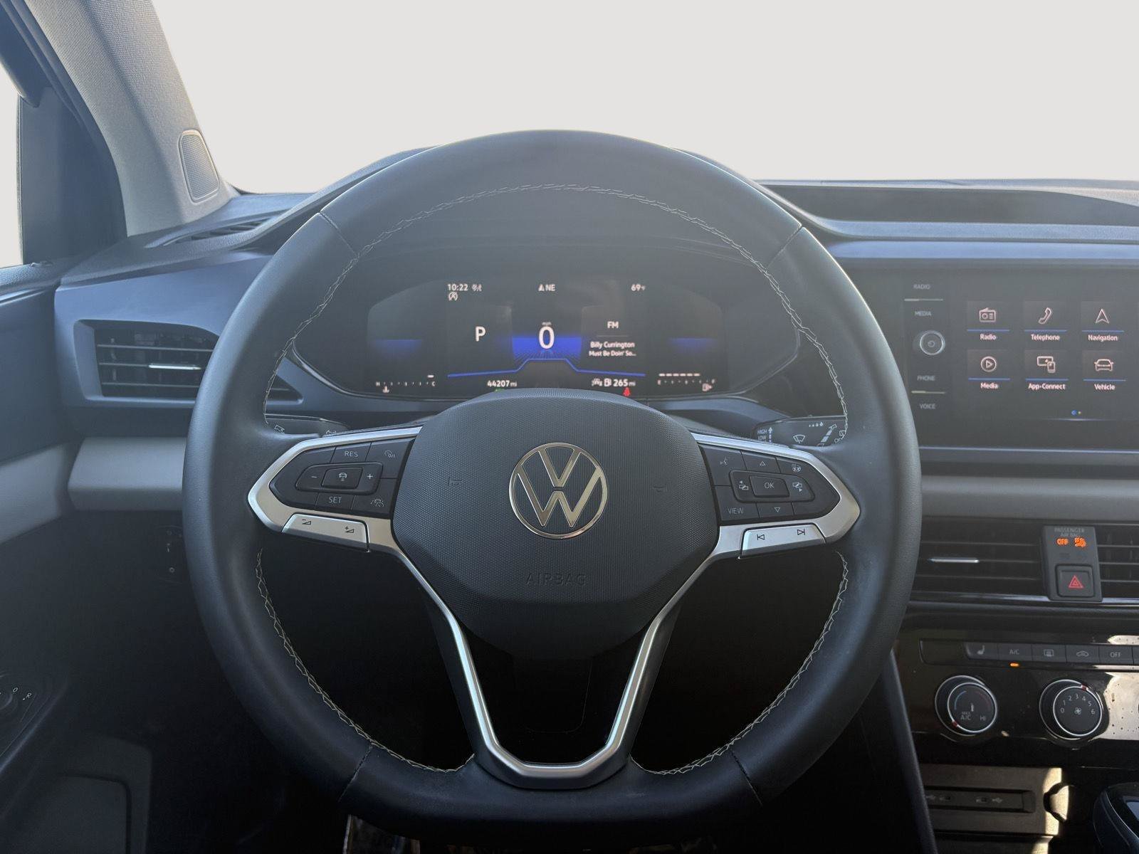 Used 2023 Volkswagen Taos SE w/ Panoramic Sunroof Package AWD/4WD image 15