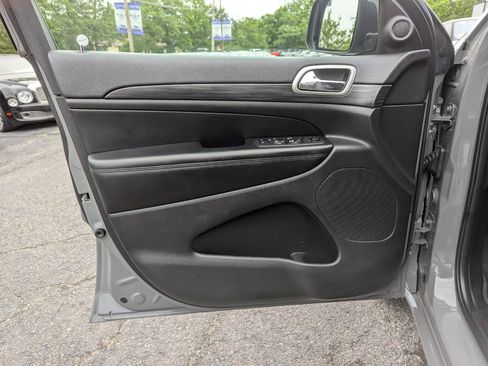 Used 2020 Jeep Grand Cherokee Altitude image 11