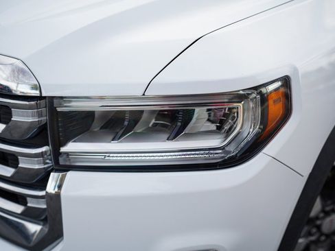 Used 2023 GMC Acadia SLT image 3