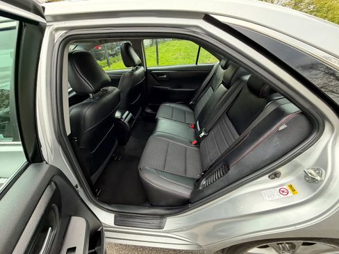 Used 2015 Toyota Camry SE w/ Moonroof Package FWD image 19