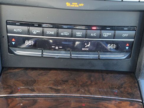 Used 2016 Mercedes-Benz E 400 4MATIC Sedan image 26
