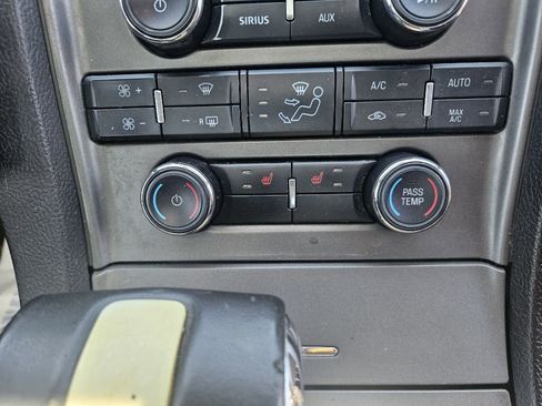 Used 2011 Ford Taurus SEL image 15