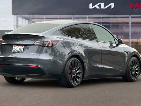 Used 2023 Tesla Model Y Performance image 4