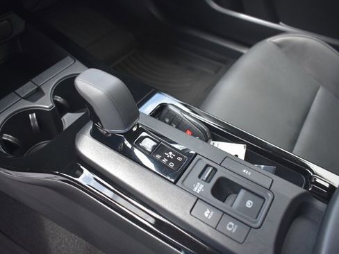 Used 2025 Toyota Prius XLE FWD image 27