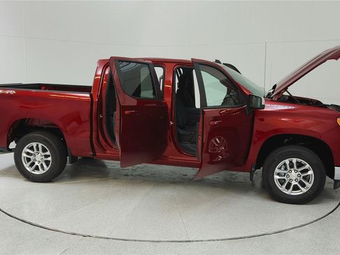 Used 2023 Chevrolet Silverado 1500 LT AWD/4WD image 16