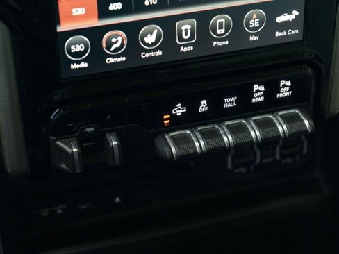 Used 2019 RAM 1500 Laramie AWD/4WD image 32