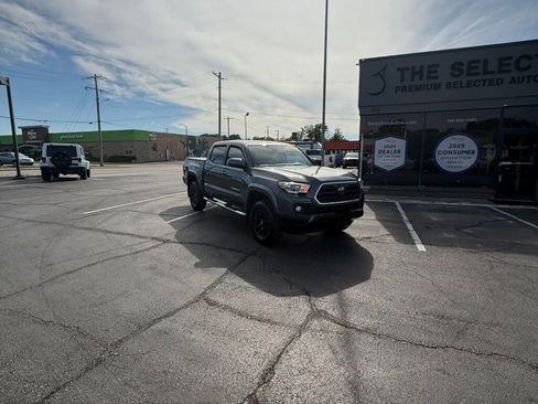 Used 2018 Toyota Tacoma SR5 RWD image 1