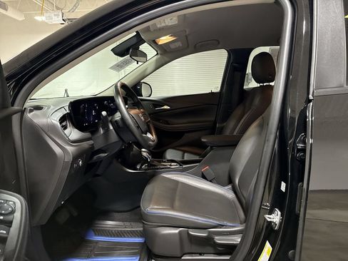 Used 2025 Buick Encore GX Sport Touring FWD image 19