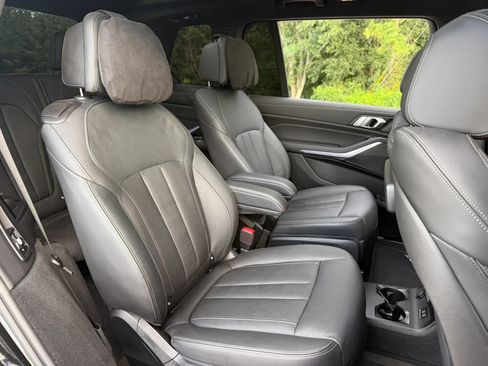 Used 2022 BMW X7 xDrive40i w/ M Sport Package AWD/4WD image 28