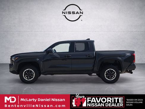 Used 2025 Toyota Tacoma TRD Off-Road AWD/4WD image 3