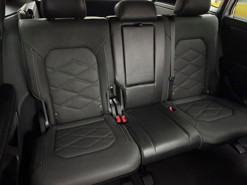 Used 2024 Volkswagen Atlas Cross Sport SE image 20