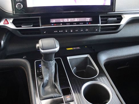 Certified 2025 Toyota Sienna XLE Woodland Edition AWD/4WD image 39