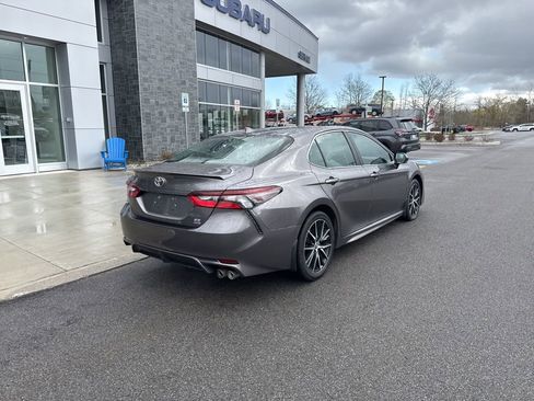 Used 2023 Toyota Camry SE AWD/4WD image 4