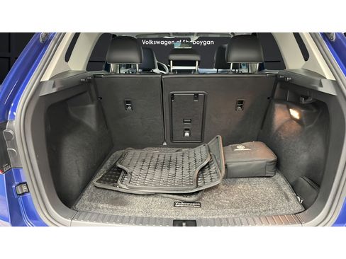 Used 2022 Volkswagen Taos SE w/ Panoramic Sunroof Package FWD image 26