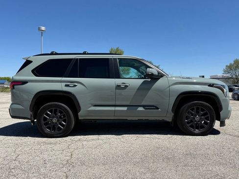 Used 2024 Toyota Sequoia Platinum AWD/4WD image 5