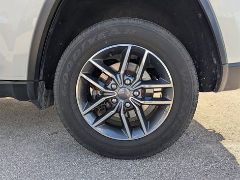 Used 2019 Jeep Grand Cherokee Limited w/ Trailer Tow Group IV image 16