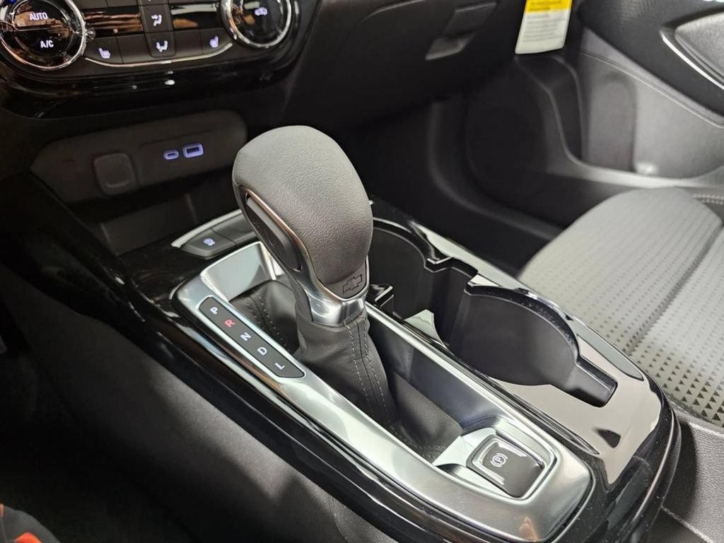 Used 2026 Chevrolet Trax LT w/ LT Convenience Package FWD image 32