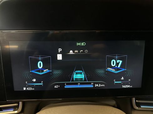 Used 2024 Hyundai Elantra SEL FWD image 9