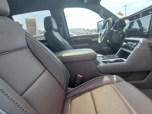 Used 2025 GMC Sierra 2500 Denali w/ Denali Reserve Package AWD/4WD image 4