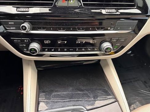 Used 2021 BMW M550i xDrive w/ Premium Package image 31