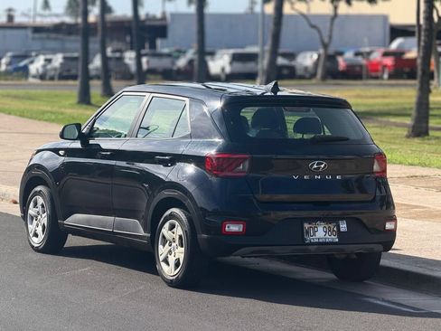 Used 2020 Hyundai Venue SE FWD image 3