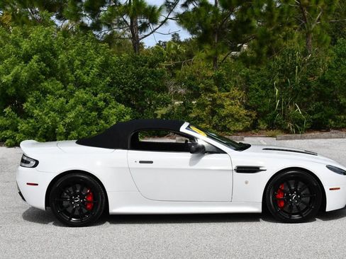 Used 2017 Aston Martin V12 Vantage S RWD image 41