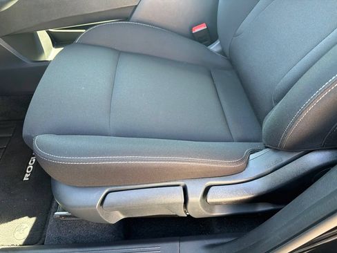 Used 2025 Nissan Rogue S AWD/4WD image 16