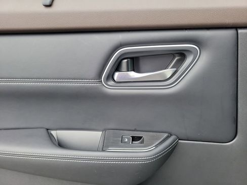 Used 2021 Nissan Rogue Platinum image 14