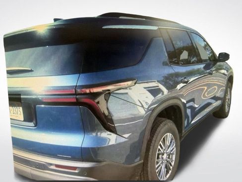 Used 2026 Chevrolet Traverse LT AWD/4WD image 4