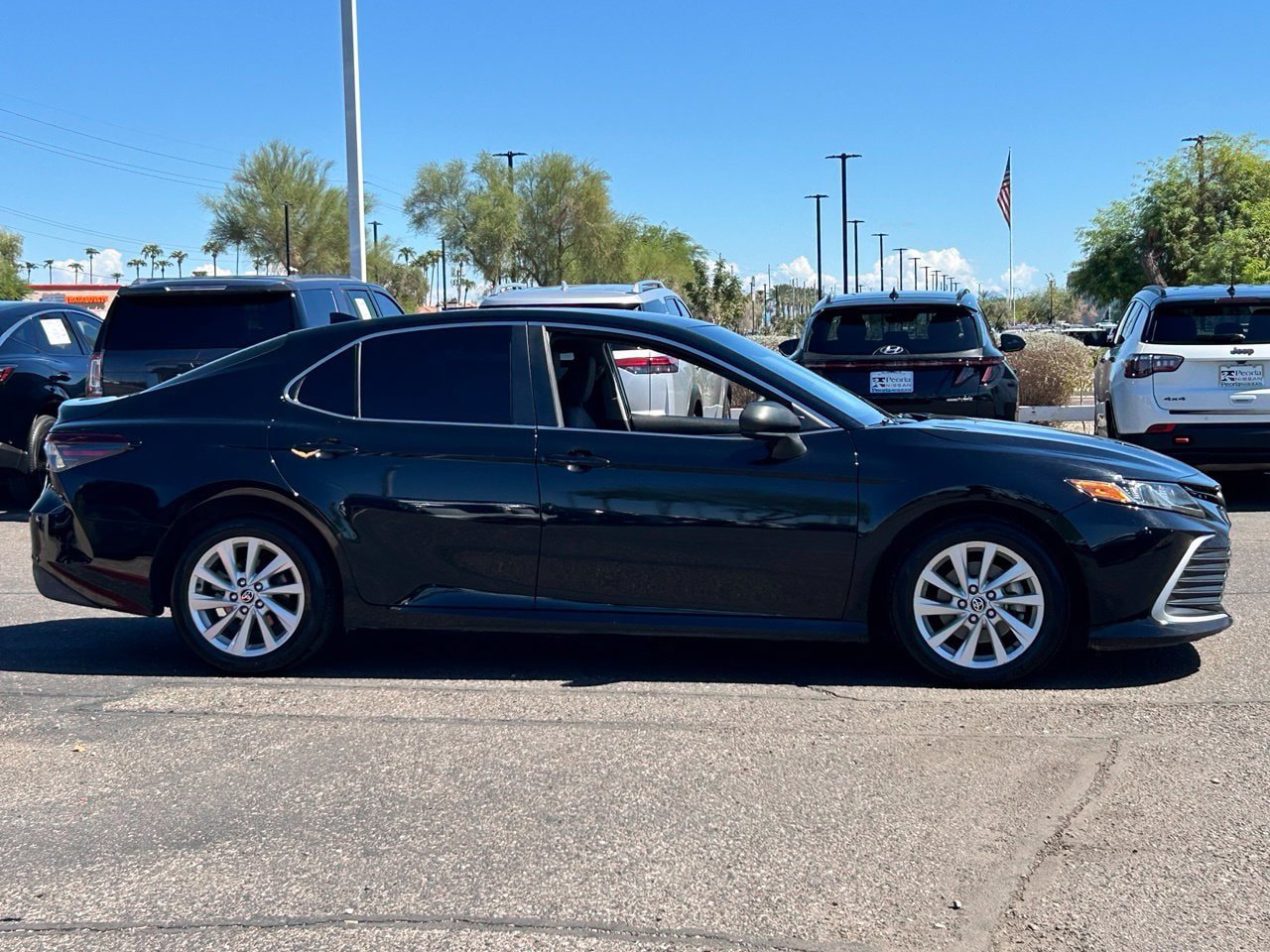 Used 2022 Toyota Camry LE w/ Carpet Mat Package (TMS) FWD image 7