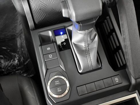 Certified 2025 Toyota Tacoma SR5 image 31