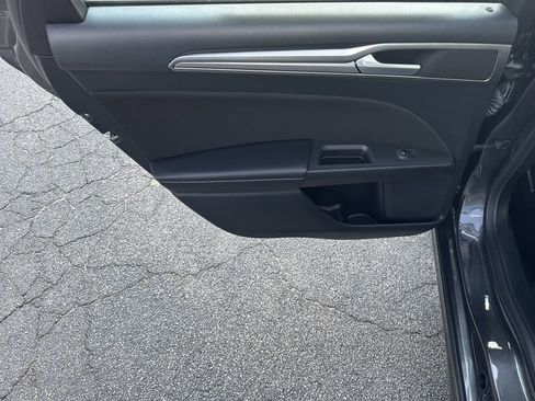 Used 2019 Ford Fusion SE image 21
